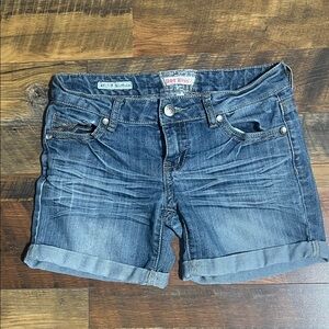 Vintage Hot Kiss Women's Dark Indigo Roll-Cuff Denim Shorts (7)